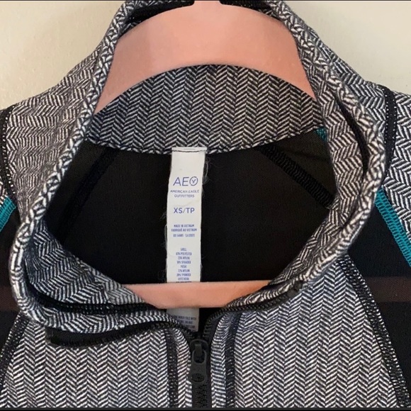 American Eagle Performance Athletic Leggings - Small, & matching quarter zip top - Picture 10 of 16
